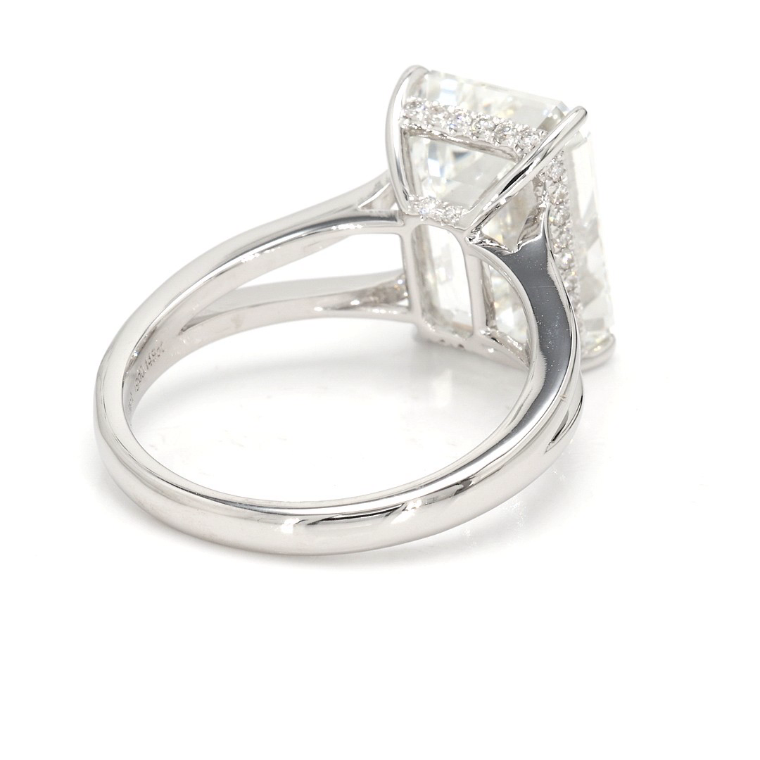 18K 7.14ct Emerald Shaped Christine Ring White Frame 17