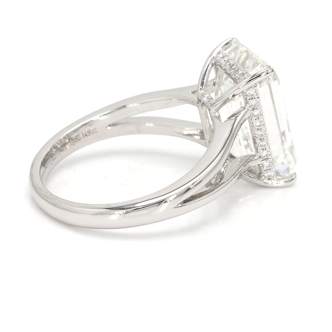 18K 7.14ct Emerald Shaped Christine Ring White Frame 18