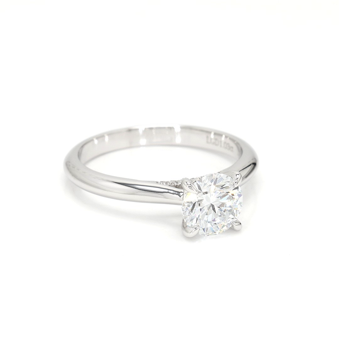 18K 1.03ct Round  Shaped Alice Ring White Frame 10