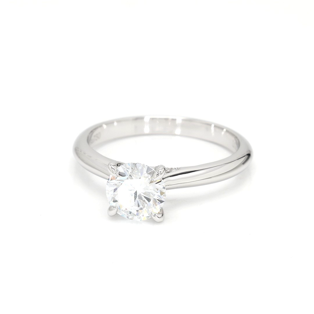 18K 1.03ct Round  Shaped Alice Ring White Frame 11