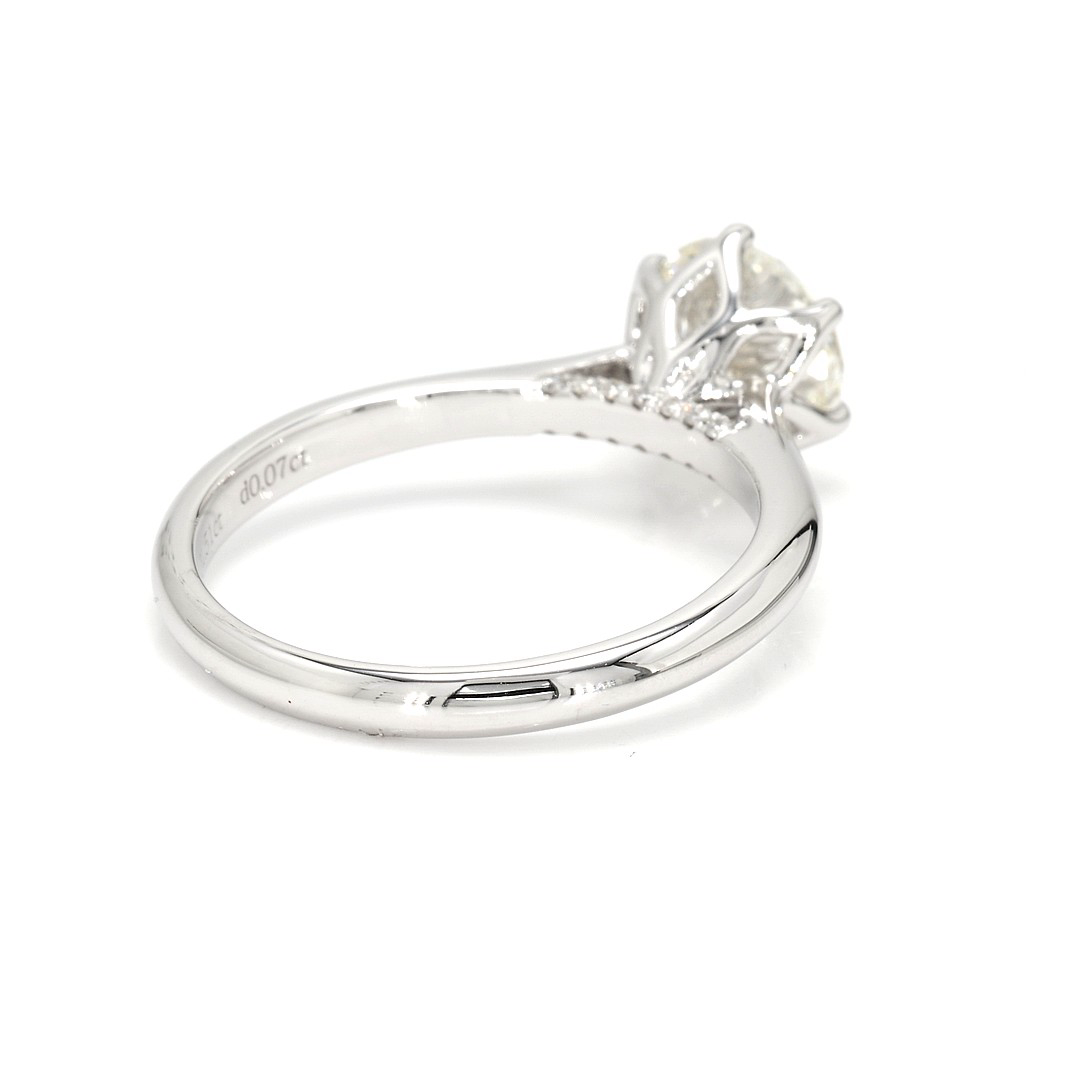 18K 1.51ct Round  Shaped Audrey Ring White Frame 17
