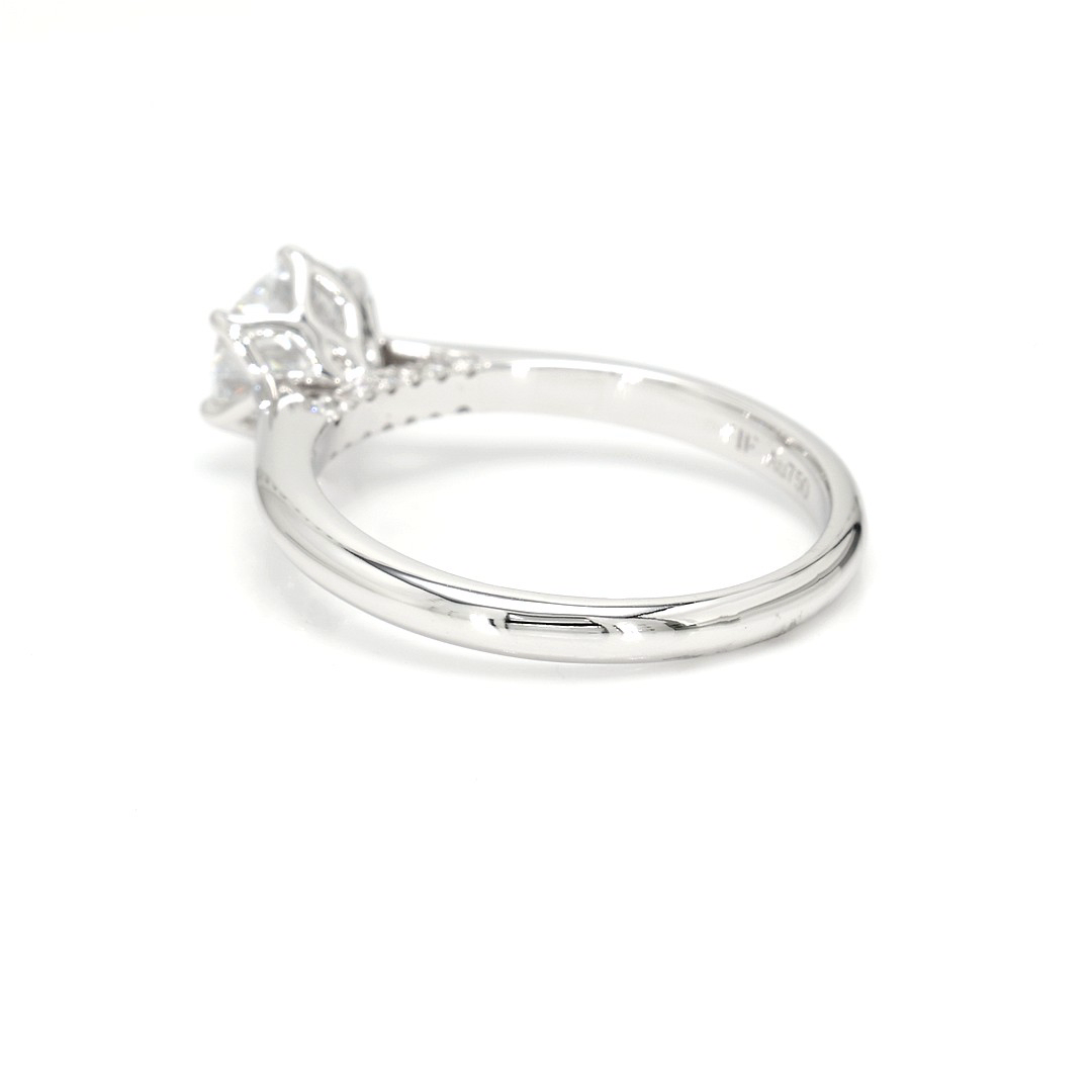 18K 1.01ct Round  Shaped Audrey Ring White Frame 4