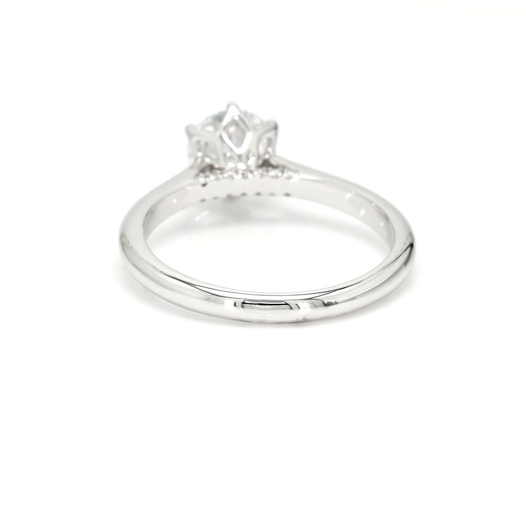 18K 1.01ct Round  Shaped Audrey Ring White Frame 5