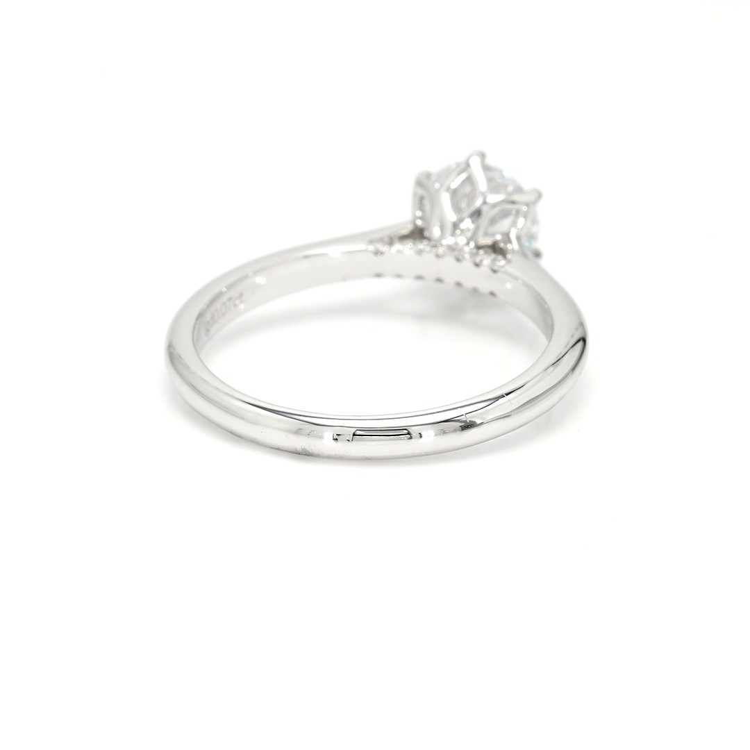 18K 1.01ct Round  Shaped Audrey Ring White Frame 6