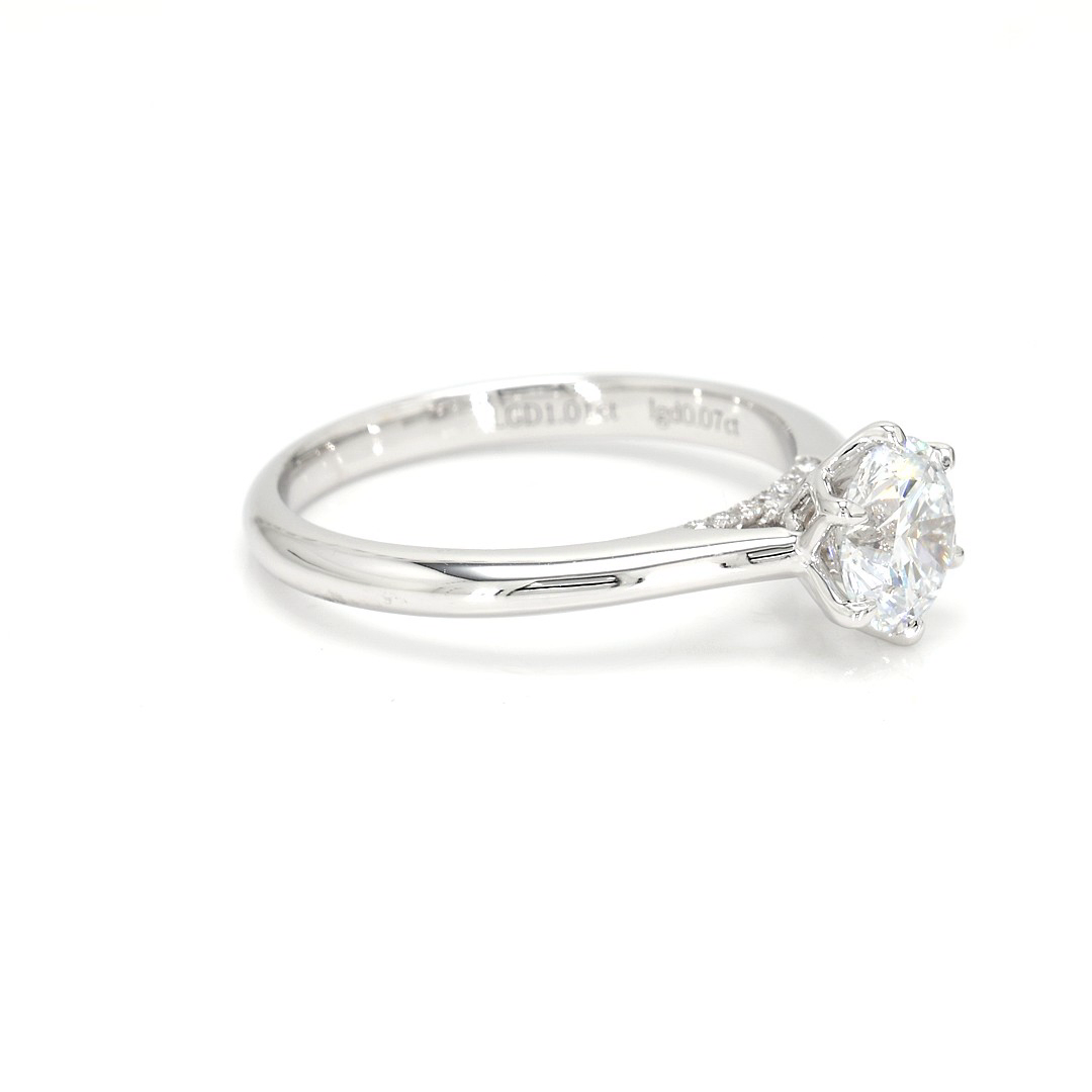18K 1.01ct Round  Shaped Audrey Ring White Frame 9