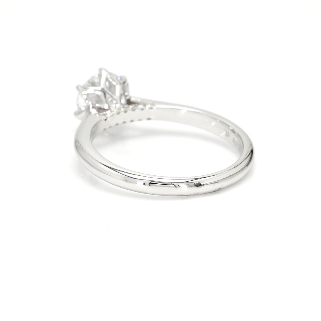 18K 1.01ct Round  Shaped Audrey Ring White Frame 15