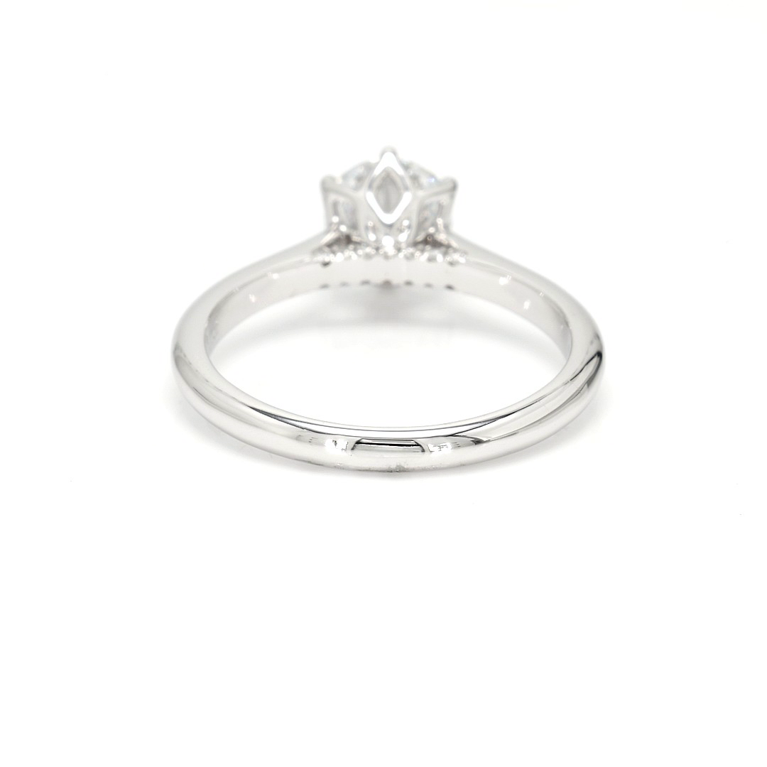 18K 1.01ct Round  Shaped Audrey Ring White Frame 16