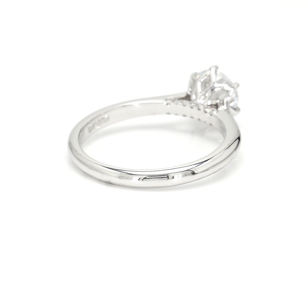 18K 1.01ct Round  Shaped Audrey Ring White Frame 17