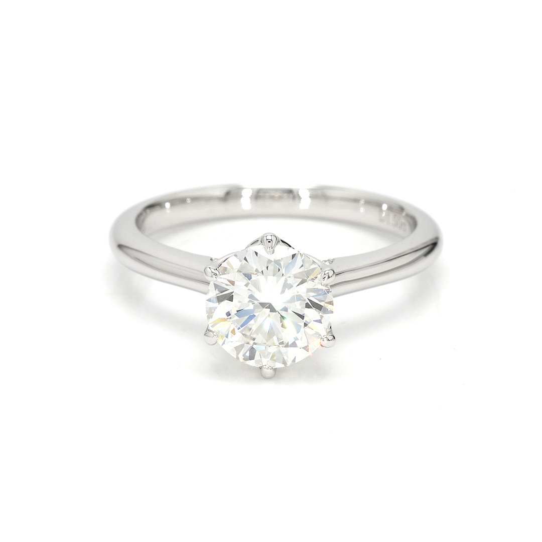 18K 1.5ct Round  Shaped Audrey Ring White Frame 0