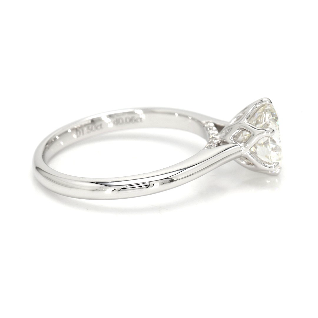 18K 1.5ct Round  Shaped Audrey Ring White Frame 8