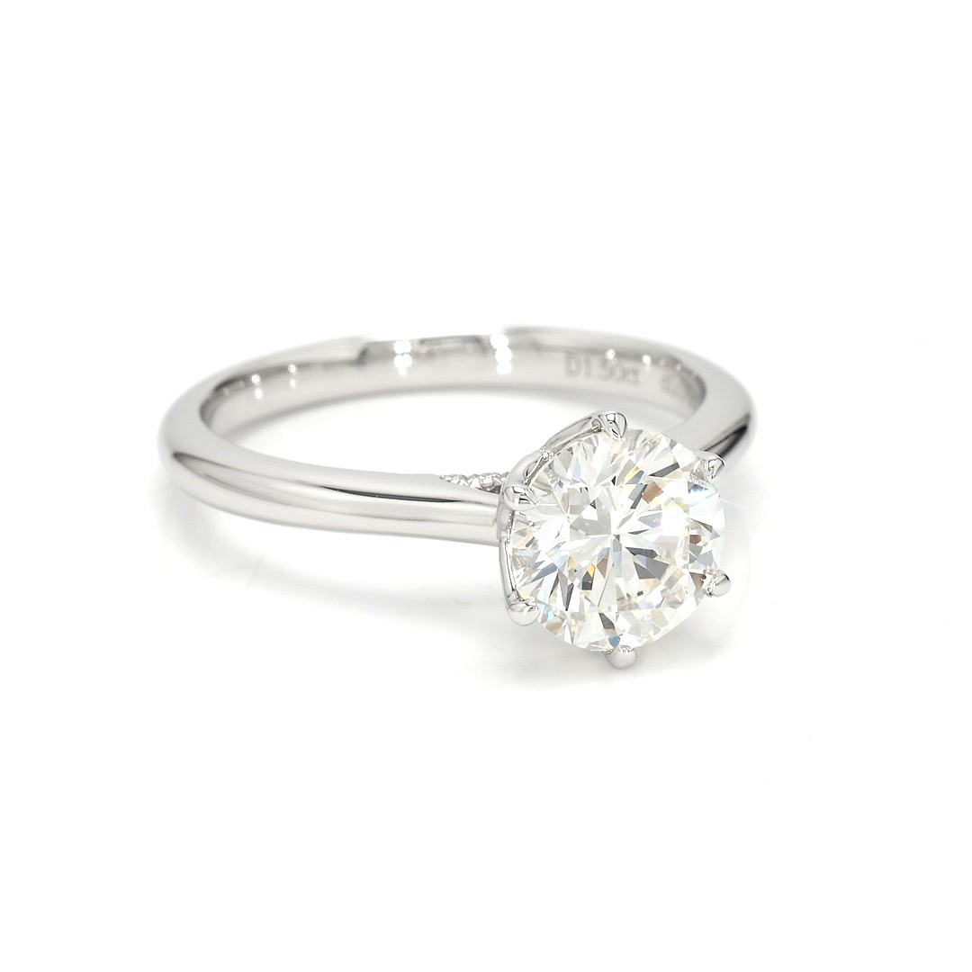 18K 1.5ct Round  Shaped Audrey Ring White Frame 10