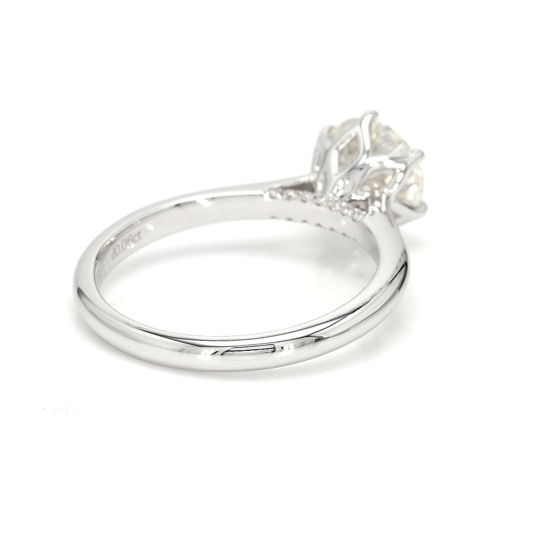 18K 1.5ct Round  Shaped Audrey Ring White Frame 17