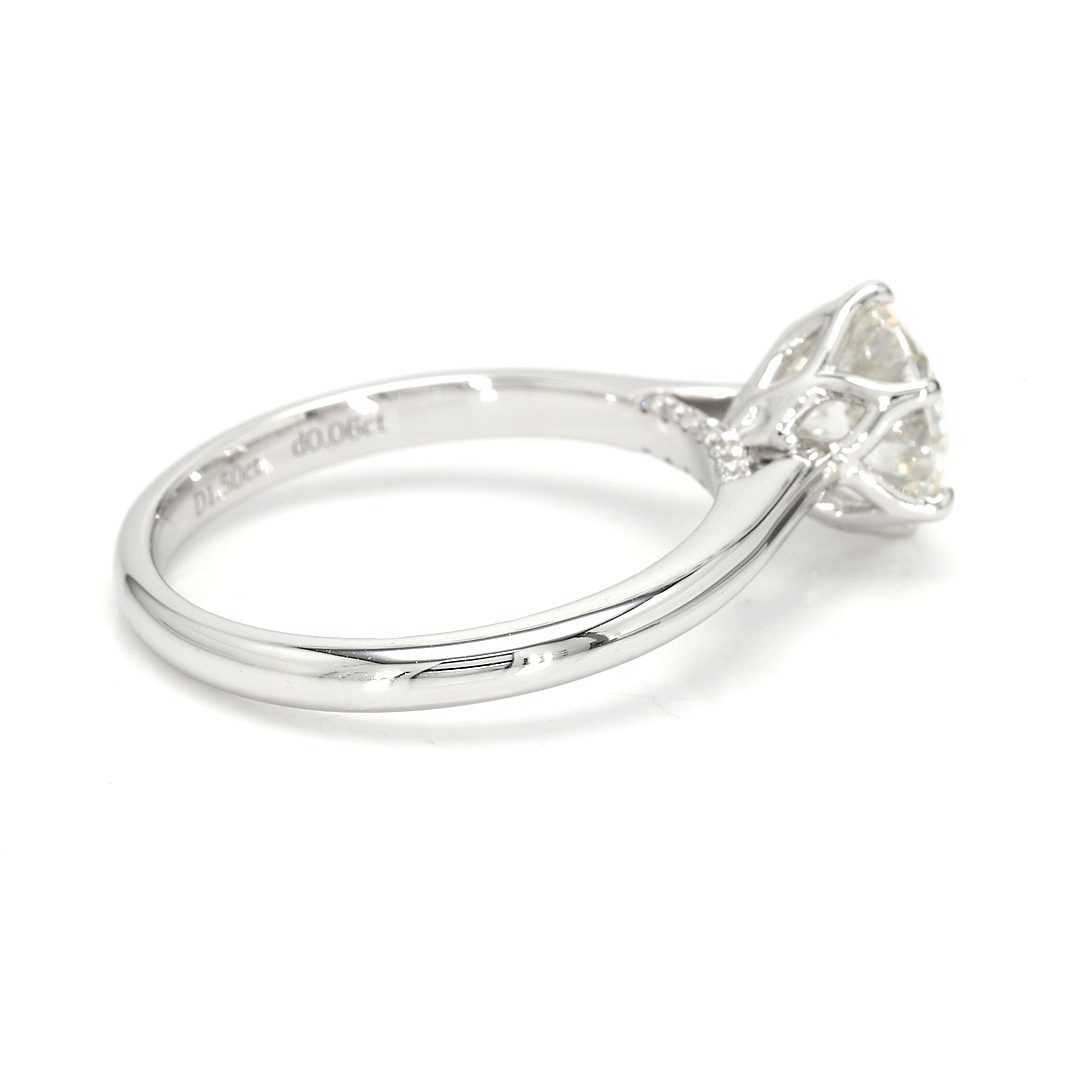 18K 1.5ct Round  Shaped Audrey Ring White Frame 18