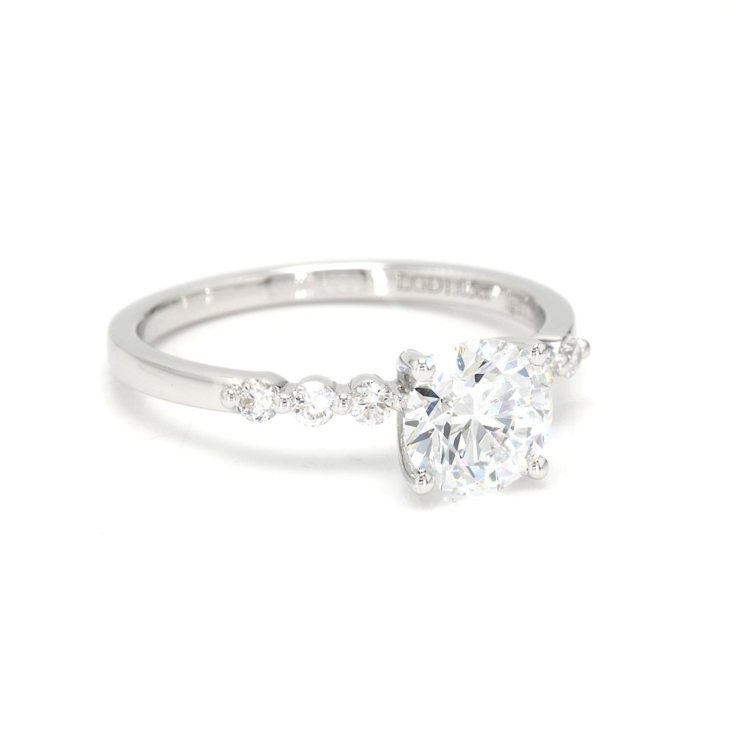 18K 1.05ct E VS1  Round  Shaped Maya White Frame 10