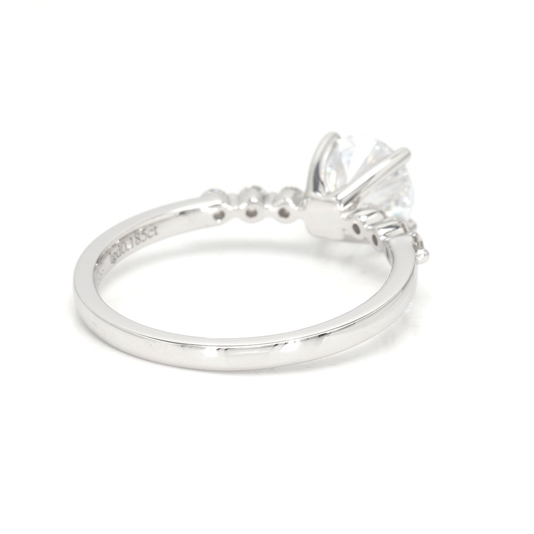 18K 1.05ct E VS1  Round  Shaped Maya White Frame 17