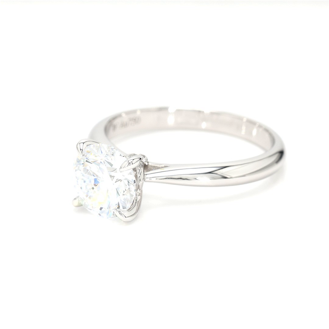 18K 1.5ct E VS1  Round  Shaped Lucia White Frame 1