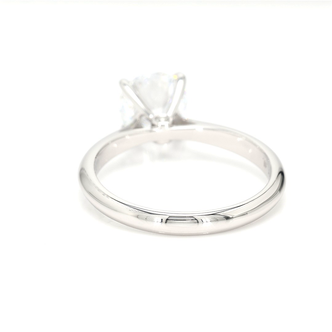 18K 1.5ct E VS1  Round  Shaped Lucia White Frame 5