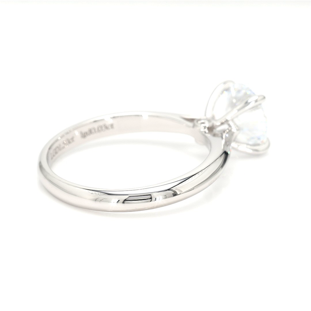 18K 1.5ct E VS1  Round  Shaped Lucia White Frame 7