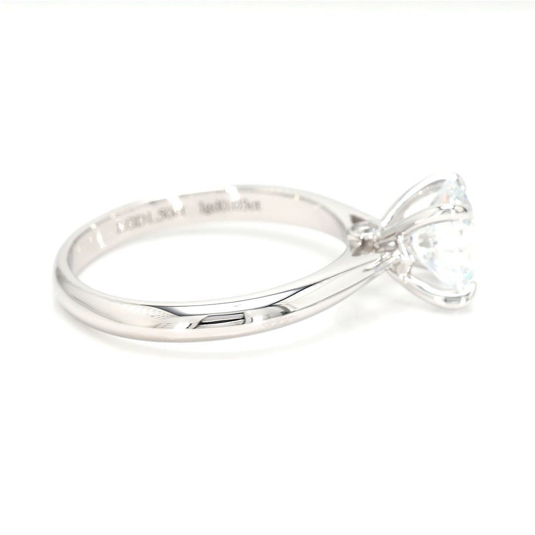 18K 1.5ct E VS1  Round  Shaped Lucia White Frame 8