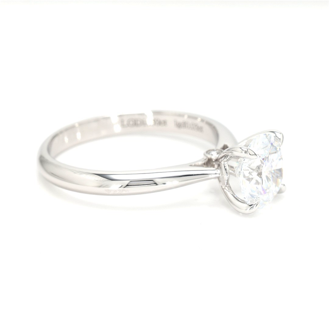 18K 1.5ct E VS1  Round  Shaped Lucia White Frame 9