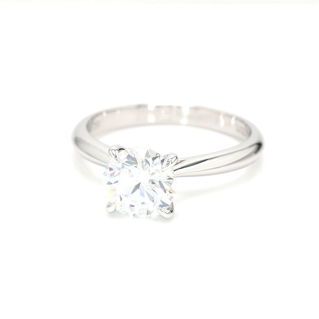 18K 1.5ct E VS1  Round  Shaped Lucia White Frame 11