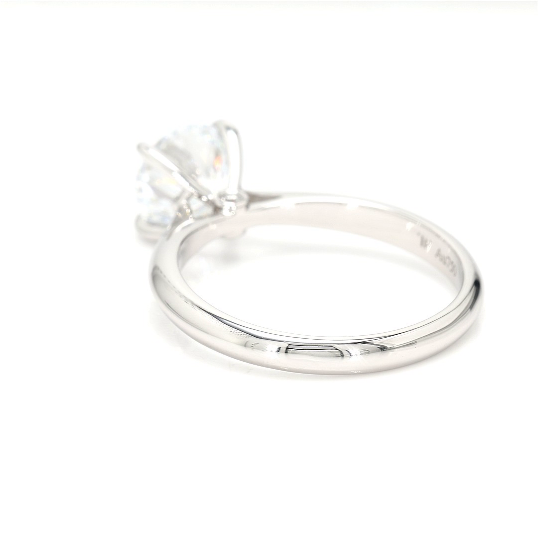 18K 1.5ct E VS1  Round  Shaped Lucia White Frame 15