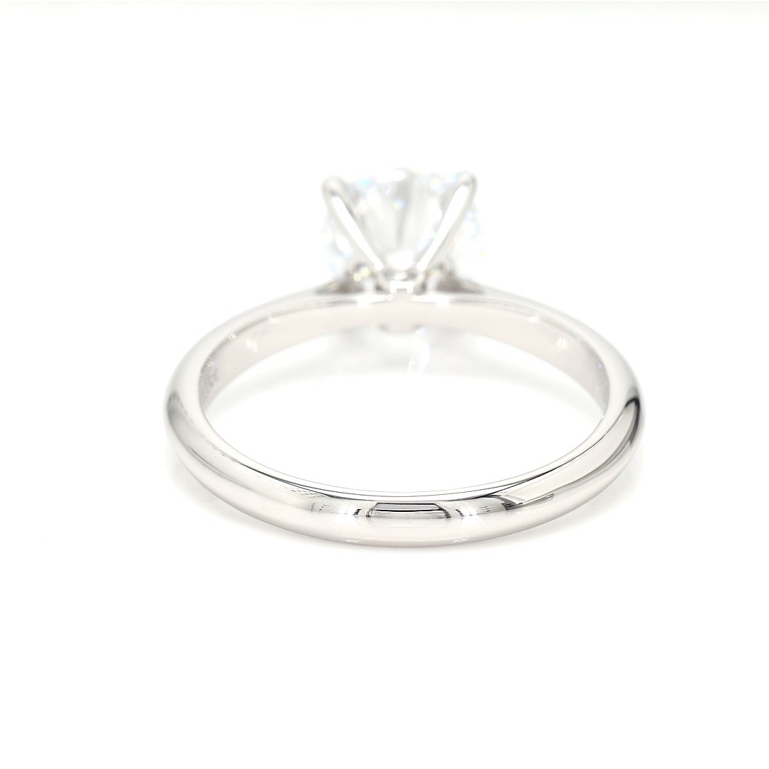 18K 1.5ct E VS1  Round  Shaped Lucia White Frame 16