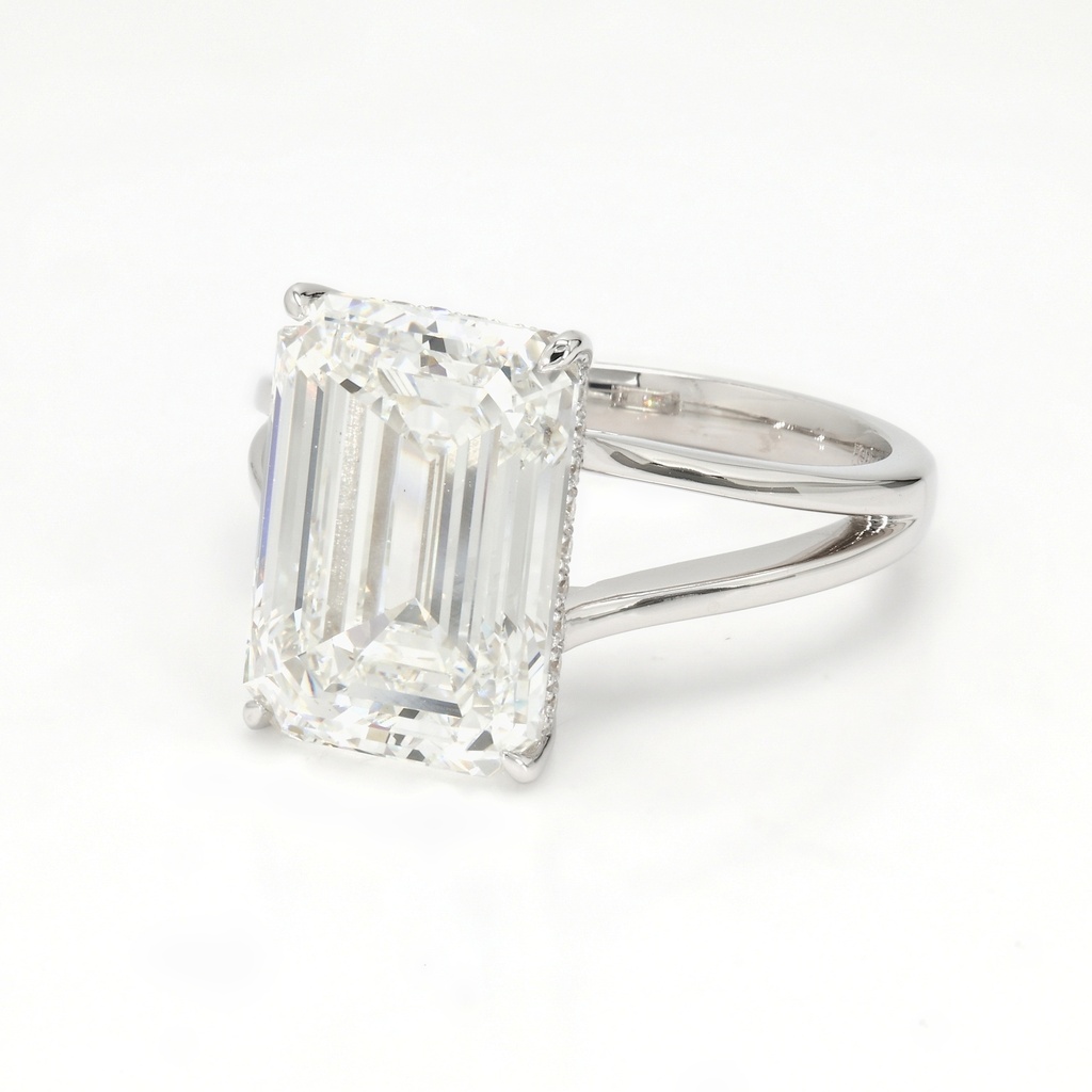18K 7.14ct Emerald Shaped Christine Ring White